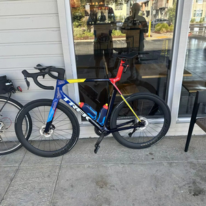 จักรยานเสือหมอบ New Madone SLR 8 AXS Gen 8 2025 - Product Image 1