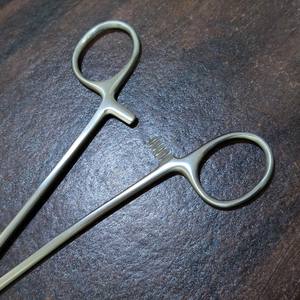 Rudraksh Medisystem – Kit d'instruments médicaux manuels en acier inoxydable de 8 pouces, classe I, avec forceps chirurgicaux courbés pour artères, pour les soins intensifs hospitaliers - Product Image 4