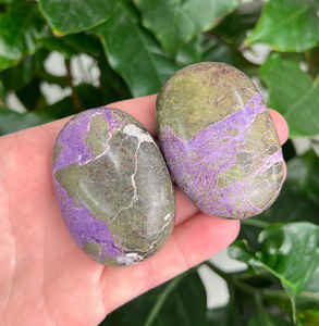 Cristal de pierre de palmier Stichtite naturelle de haute qualité pour la méditation de guérison Reiki et les oreillers en gros Feng Shui - Product Image 6