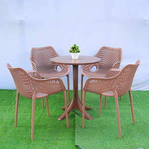 Chaise en plastique de couleur marron TM06 et table en plastique MN01 - Durable et moderne - Product Image 1