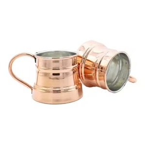 Taza de cobre artesanal con diseño contemporáneo que aporta elegancia cálida y estilo artístico a cada sorbo - Product Image 5