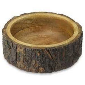 Cuenco de madera hecho a mano con un diseño intrincado perfecto para agregar textura e interés visual a su cocina o mesa de comedor - Product Image 1