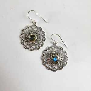 ต่างหูผู้หญิงรูปดอกไม้ เงินแท้ 925 ลาบราโดไรต์ธรรมชาติ (7.2 กรัม) งานแฮนด์เมด ปรับแต่งได้ สำหรับใส่ทุกวัน - Product Image 1