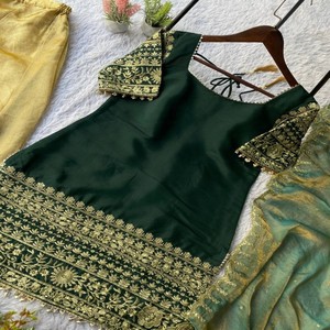Conjunto de Kurti de Seda Romana para Mujer VASTRA COTTAGE con Dupatta Plazzo Zimmy Choo, Lentejuelas Bordadas, Ropa Étnica, Traje para Fiesta o Festival - Product Image 5