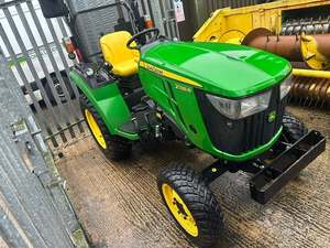 รถแทรกเตอร์ขนาดเล็ก 4 ล้อ ดีเซล 2 ล้อขับเคลื่อน 20 แรงม้า รุ่น 2038R สีเขียวเหลือง สำหรับงานเกษตรอเนกประสงค์ ประสิทธิภาพสูง - Product Image 1