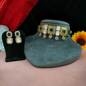 Ensemble ras du cou en verre Kundan éblouissant avec pierre de Moissanite, style traditionnel, moderne et élégant, style artistique royal - Product Image 2