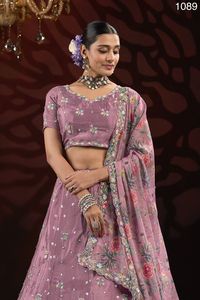 Look attrayant Partywear Designer Lehengacholi avec une belle Dupatta - Product Image 5