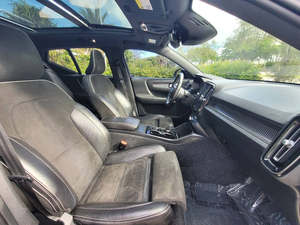 2019 VOLVO XC40 T5 R DESIGN AWD LISTO PARA ENVIAR - Product Image 2