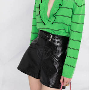 Shorts Clásicos de Cuero para Mujer con Construcción Duradera, Estilo Atemporal, Tejido Transpirable y Ecológico, Sensación Suave, Corte Regular - Product Image 3