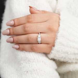 แหวนหมั้นเพชรแบบสามชิ้นดีไซน์เจ้าหญิงด้วยหิน7958-LR43075 SKU เติบโตในห้องปฏิบัติการ - Product Image 5