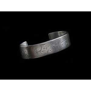 Bracelet sculpté à la main - Tailles standard/moyenne/petite (5 pouces, 6 pouces) - Product Image 2