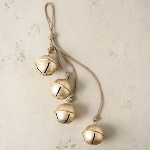 Juego de Campanas Redondas de Latón Hechas a Mano con Acabado Antiguo para Decoración Rústica del Hogar y Adorno Festivo para Colgar en la Pared - Product Image 1