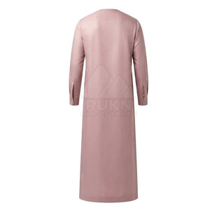 Kandura émirati raffiné pour homme, thobe traditionnel du Golfe, sans col, avec détail de pompons sur le devant, manches longues, en coton respirant et léger - Product Image 5
