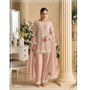 Costumes pakistanais Sayuri Designer en géorgette très demandés avec de riches broderies de perles et de sequins pour femmes, à porter au quotidien - Product Image 1