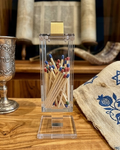 ที่วางไม้ขีดไฟอะคริลิคสุดหรูสำหรับไม้ขีดไฟยาว - ของขวัญยูดายิกาและของตกแต่งบ้านสำหรับจุดเทียน - Product Image 1