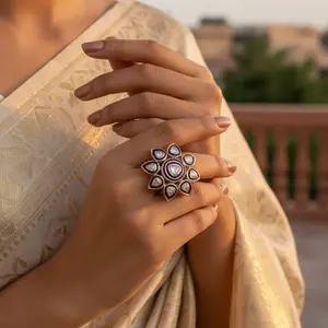 Anillo de Mujer Chapado en Oro Rosa con Diseño de Flores con Incrustaciones de Diamantes y Esmalte - Product Image 1