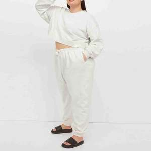 Fabricant OEM de survêtements en molleton de coton et polyester de haute qualité pour femmes, ensemble sweat-shirt et pantalon de survêtement chauds et personnalisés - Product Image 3