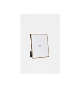 Cornice portafoto in metallo progettata per l'arredamento moderno della casa per esaltare le foto personali in uno stile unico - Product Image 6