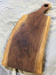 Vente en gros Grande planche à découper rectangulaire épaisse en bois d'acacia naturel de haute qualité avec poignée pour décoration de table et de cuisine - Product Image 5