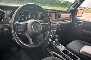 Super affaire ! Jeep Gladiator Sport 4x4 d'occasion 2021 - PRÊT À ÊTRE EXPÉDIÉ - Product Image 2