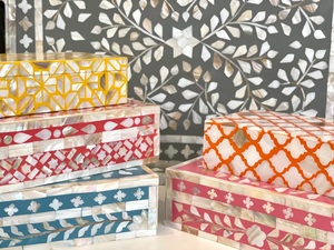 Petite boîte de rangement en incrustation de nacre faite à la main S R EXPORTS Boîtes à bijoux pour emballage et cadeau Carton emballé - Product Image 2