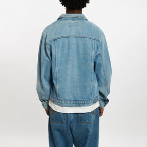 Veste en jean délavé bleu clair pour hommes Vêtements d'extérieur en jean décontractés classiques avec logo personnalisé disponible Coupe confortable Toutes les tailles offertes - Product Image 2