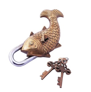 Cerradura de puerta sólida dorada con estampado caligráfico vintage con llave duradera de latón al por mayor - Product Image 4