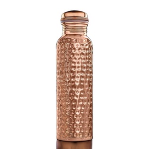 Experimente el bienestar Nuestras botellas de cobre artesanales hechas 100% Recubrimiento anticorrosión de cobre puro Diseño vintage Listo para granel - Product Image 1
