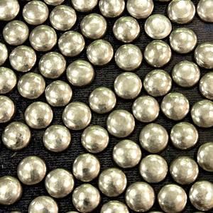 พลอยไพไรต์ธรรมชาติขนาด 10 มม. ทรงกลมแบนหลังเรียบ สำหรับทำเครื่องประดับ แหวน จี้ ขายส่งจากอินเดีย จำนวนมาก - Product Image 1