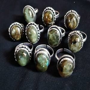 Bague en argent Labradorite de meilleure qualité, vente en gros, bagues en argent allemand Labradorite à vendre au prix le plus bas - Product Image 1