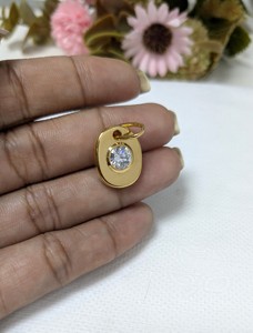 จี้เพชรโมอิสซาไนต์ทรงกลม 0.80 กะรัต ประดับขอบแบบเซ็ตโซลิแทร์ สำหรับงานแต่งงาน ครบรอบ หรือเป็นเครื่องประดับเสริมเสน่ห์สำหรับผู้หญิง ทำจากทองคำแท้ 14K สีเหลือง ดีไซน์หรูหรา สไตล์คริสเตียน - Product Image 5