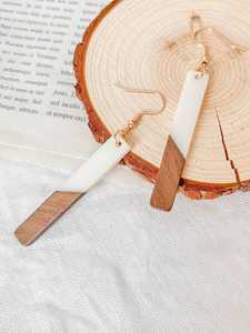 Boucles d'oreilles pendantes en bois vintage gravées au laser personnalisées pour mariage - Commande en gros disponible - Product Image 5