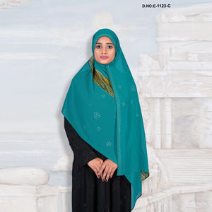 Hiyab de Diseño para Mujer en Georgette con Paneles Decorativos de Terciopelo Suave para un Estilo Elegante en Eventos Festivos y Nocturnos - Product Image 4