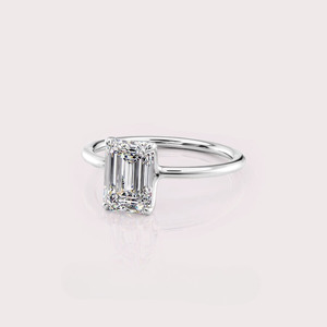 Anillo de oro blanco de 18kt de lujo con diseño personalizable de diamante de laboratorio de corte esmeralda - Product Image 2