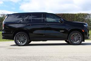 Escalae V SUV 2022, 682 hp, Motor V8 Supercargado, Tracción en las Cuatro Ruedas, Sistema de Sonido AKG Studio, Asientos de Cuero, Faros LED, Techo Panorámico Automático - Product Image 4