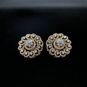 Lujosos pendientes florales de oro y diamantes hechos a mano, joyería exquisita para noches elegantes y ocasiones especiales - Product Image 2