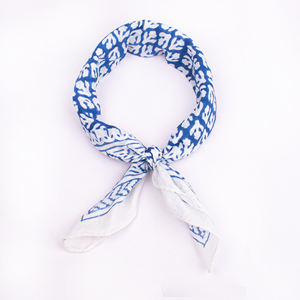 Bandana en coton de qualité supérieure à motif floral, léger, écologique, respirant, à nouer, en tissu doux imprimé au bloc, lavable, toutes tailles - Product Image 5