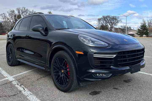 Cayenne GTS 2024, 250-300 CV, Motor V6 Biturbo, Tracción en las Cuatro Ruedas, Paquete Premium Plus, Caja de Cambios Manual/Automática, Cuero, R20, Euro IV, Volante a la Izquierda, Tracción Trasera - Product Image 4