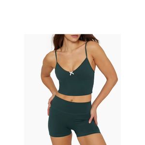 Ensemble de vêtements de sport pour femmes, haut de sport sans couture respirant à logo personnalisé et short taille haute, vente en gros - Product Image 5