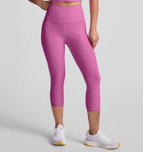 Mallas Capri de cintura alta para mujer, pantalones de Yoga suaves y mantecosos con cintura esculpida, ideal para gimnasio, correr, Fitness - Product Image 1