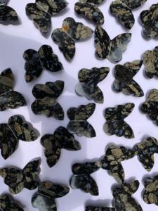 Wholesale Que Sera Stone Butterfly Natural Hand Carved Crystal Figurine for Healing Home Decor and Spiritual Gifts - Product Image 4