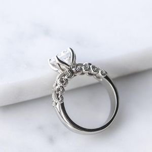 Anillo de compromiso Art Deco de corte redondo para mujer - Product Image 3