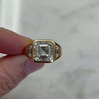 Anillo de compromiso de tres piedras de moissanita original con corte Asscher de 4.0 CTW, anillo de sello de diseñador de oro macizo de 10K para mujer