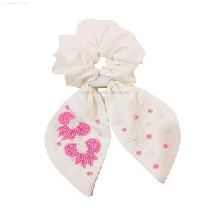 Chouchous personnalisés brodés à la main et perlés Accessoires pour cheveux Pinces à cheveux - Product Image 2