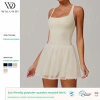 Robe de tennis en maille recyclée avec logo personnalisé, robe deux pièces pour femmes avec short intégré, robe de sport écologique