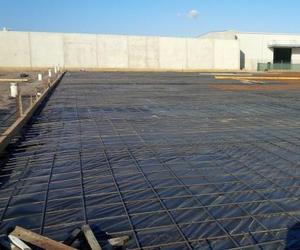 Film de construction multicolore étanche à l'humidité Rouleaux de construction multi-usages en plastique PE fabriqués au Vietnam avec emballage T & T - Product Image 3