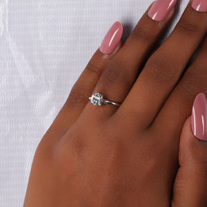 Anillo de Compromiso Solitario con Ajuste de Bisel Chapado en Oro Sólido de 18KT, Lujo, Estilo Clásico, Diamante Cultivado en Laboratorio, Certificado IGI, Cumpleaños - Product Image 3