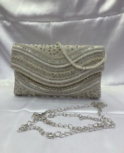 Bolso de noche de satén étnico elegante de diseñador para mujer, bolso de mano de satén nupcial para boda hecho a mano con patrón de piedra, estilo de moda - Product Image 4