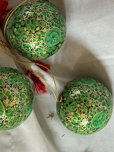 Boules de Noël écologiques en papier mâché de 8 cm Modèles traditionnels pour la maison et la fête Techniques d'impression de taille personnalisable - Product Image 3