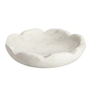 Bol décoratif artisanal en pierre naturelle blanche à bord festonné, centre de table sculptural minimaliste pour une mise en scène de table moderne et luxueuse - Product Image 1